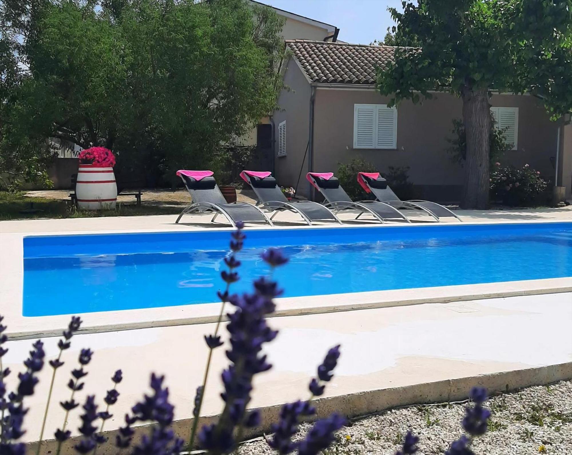 Ferienhaus Aqua Mit Pool Jadreški 외부 사진